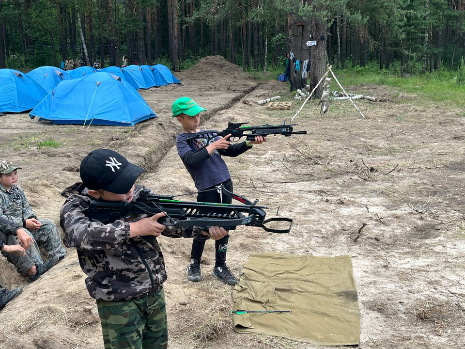 Подростки из Реутова учатся жить в полевых условиях