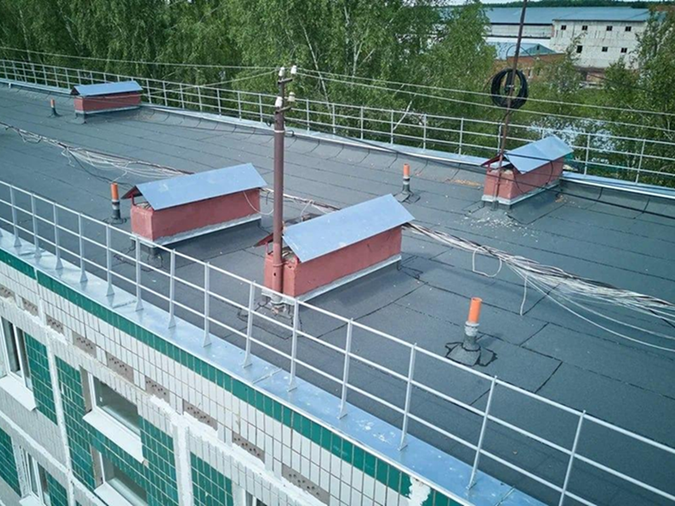 В Талдоме в доме на улице Победы обновили кровлю