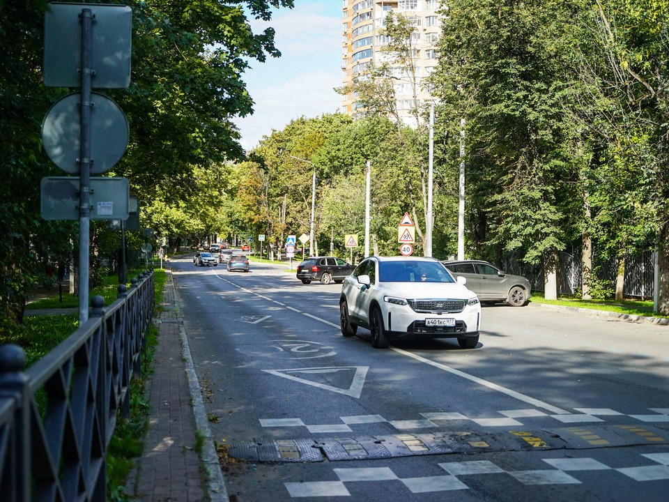 Дороги и фонари вблизи городским школ подготовили ко Дню знаний