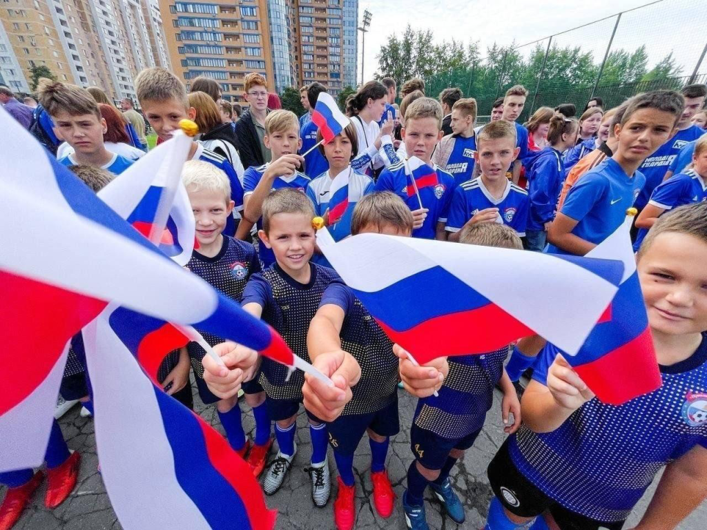 Жителей Реутова пригласили на городской праздник в честь Дня флага России