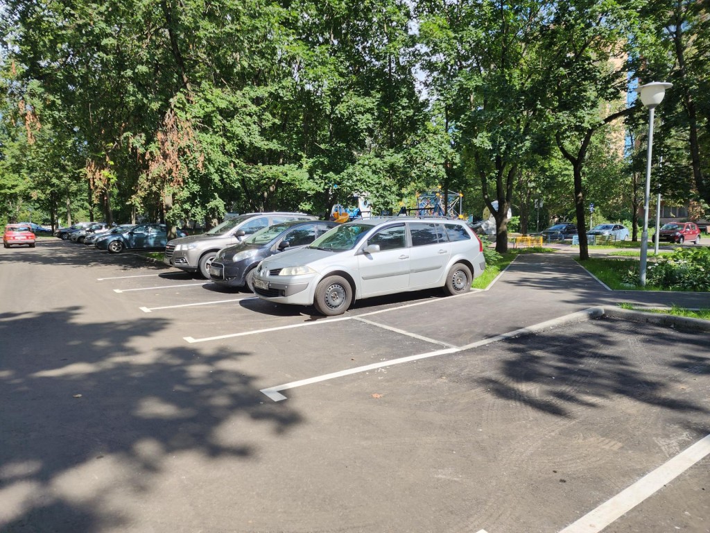 В наукограде улучшили парковки и пешеходные дорожки в одном из дворов на Центральной улице