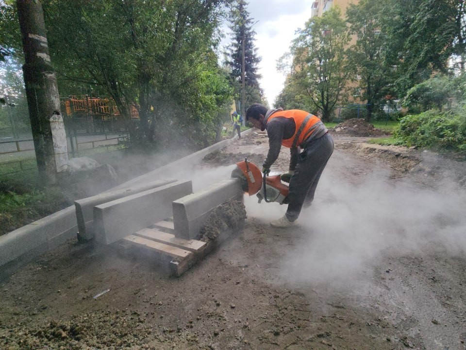 Парковку обустроят около жилых домов на улице Научный городок