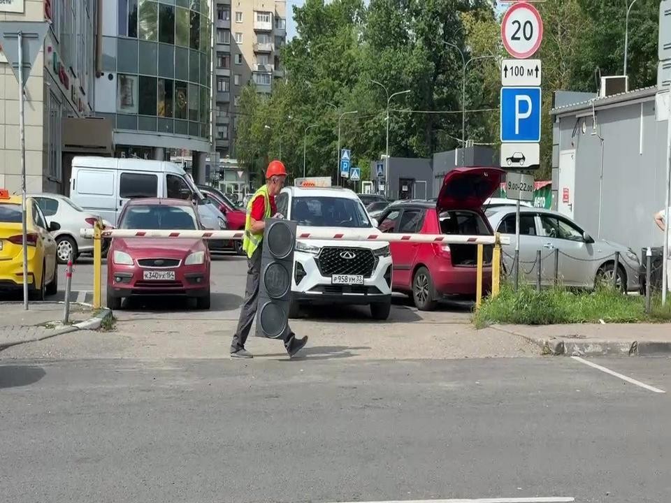 «Считывает» трафик и защищает пешеходов: в наукограде установили высокотехнологичный светофор