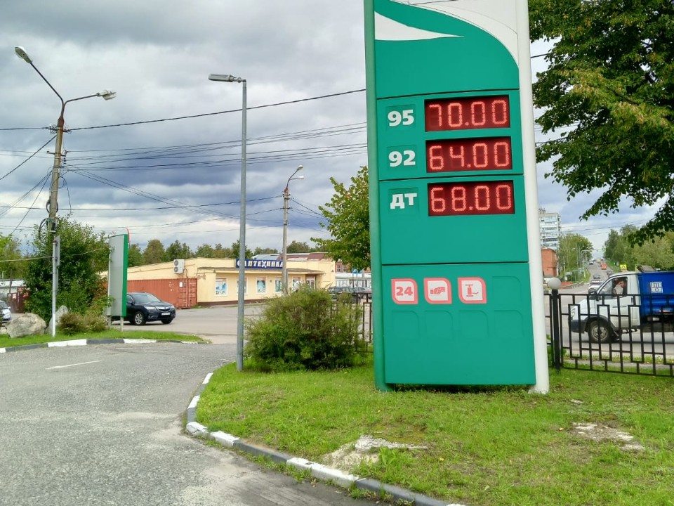 «Опять подорожал»: егорьевцев возмутил рост цен на бензин