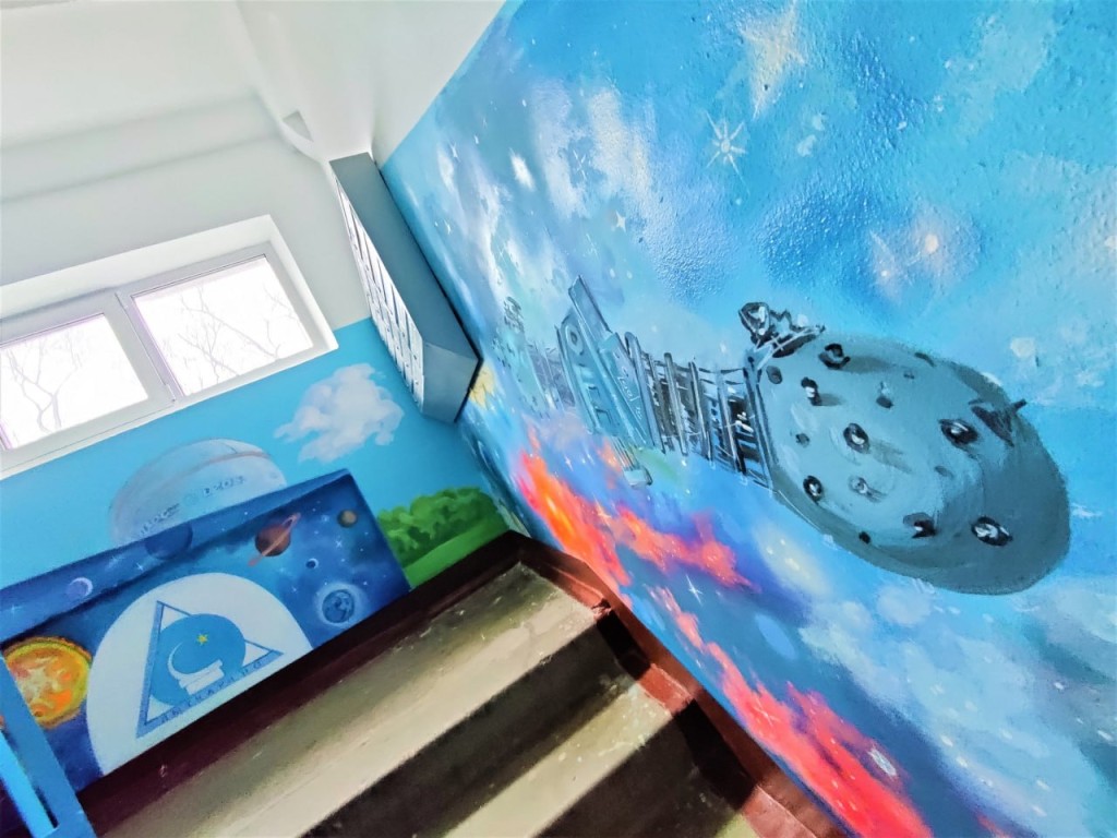 Космические рисунки в подъездах Лыткарина нанесли по желанию жителей