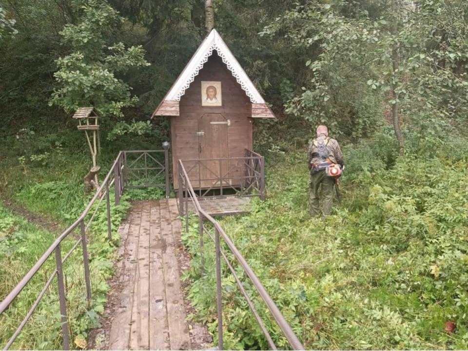 В Сергиево-Посадском округе лесники обновили территорию вокруг Спасского родника