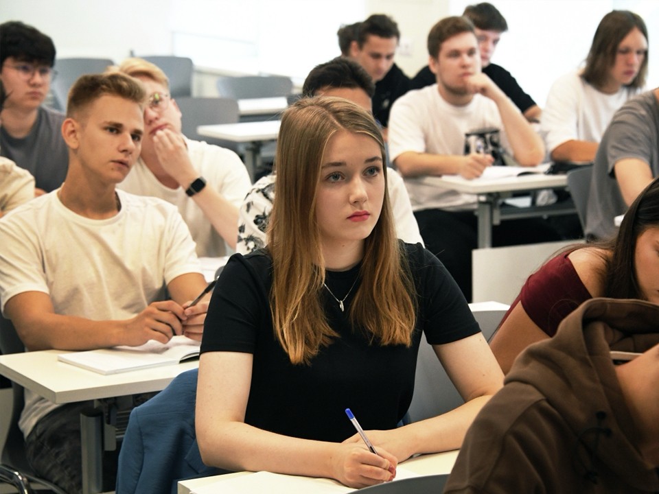 Сенатор рассказала, как сэкономить на платном обучении в вузах
