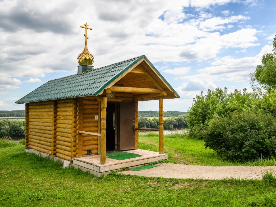 Лесники привели в порядок святой родник накануне Орехового Спаса