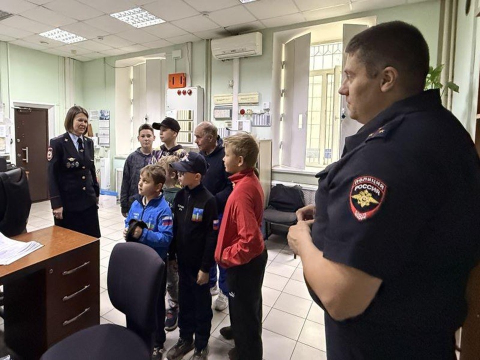 Красногорские полицейские провели для школьников познавательную экскурсию