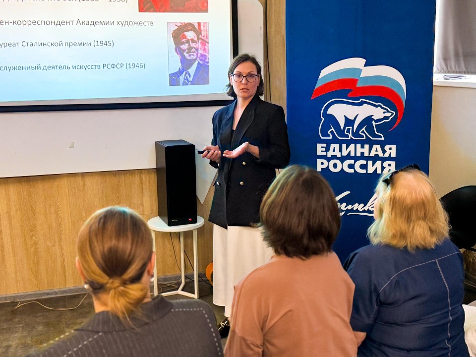 В Химках прошла арт-гостиная к 80-летию картины «Слава павшим героям»