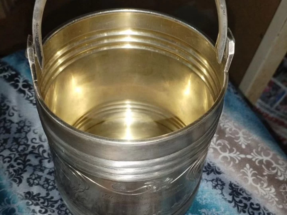 Винтажное серебряное ведро под шампанское продают в Шатуре за четверть миллиона