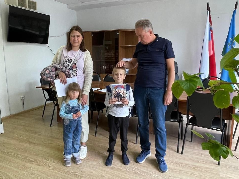 К 1 сентября: как в Подмосковье помогают собрать детей в школу