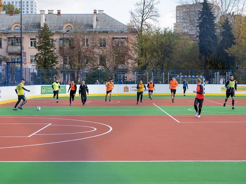 Где в Котельниках бесплатно поиграть в футбол: перечень открытых школьных стадионов