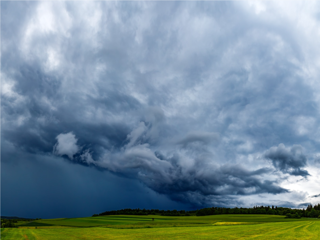 Выходные с грозой, понедельник — самый теплый день: какая погода ожидается в Серебяных Прудах