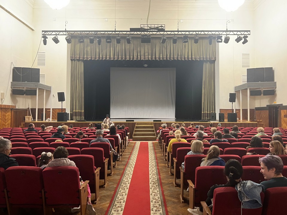 Новинки кино покажут бесплатно на большом экране в ДК «Вперед»