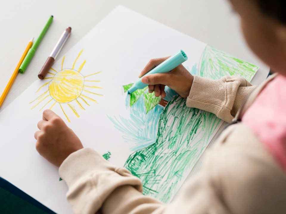 Творческий мастер-класс и викторину ко Дню флага устроили в МФЦ Дмитрова