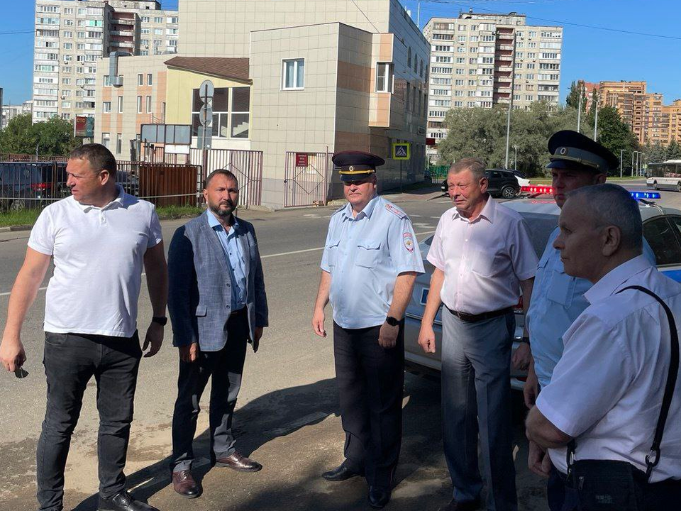 Знаки, запрещающие остановку грузовиков, установят в Дзержинском на улице Лесной