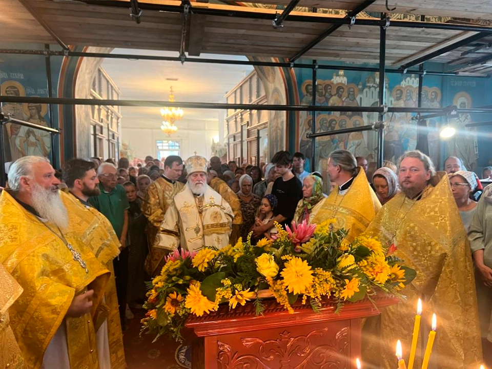 Митрополит Павел совершил Божественную литургию в Ильинском храме Зарайска