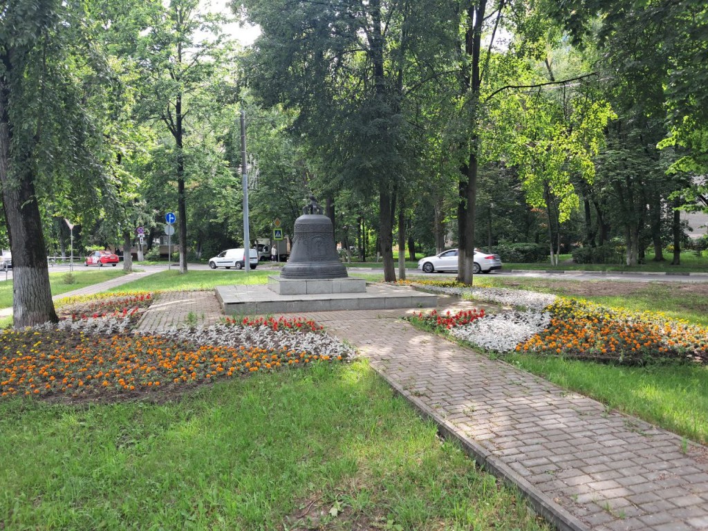 В Реутове отремонтируют тротуар и пандус у Колокола ко Дню города