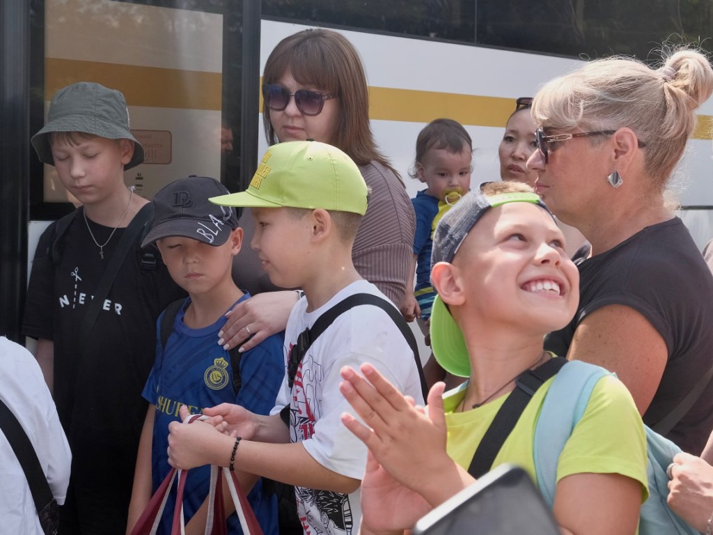 Смена обстановки: 38 детей из Красногорска отправились в лагерь под Геленджиком