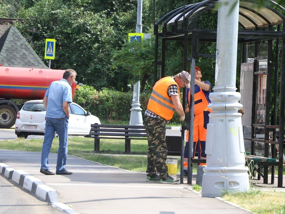 На улице Шоссейной отремонтировали остановочный павильон