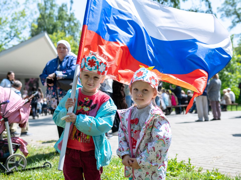 Как отметят День флага России в Лотошине