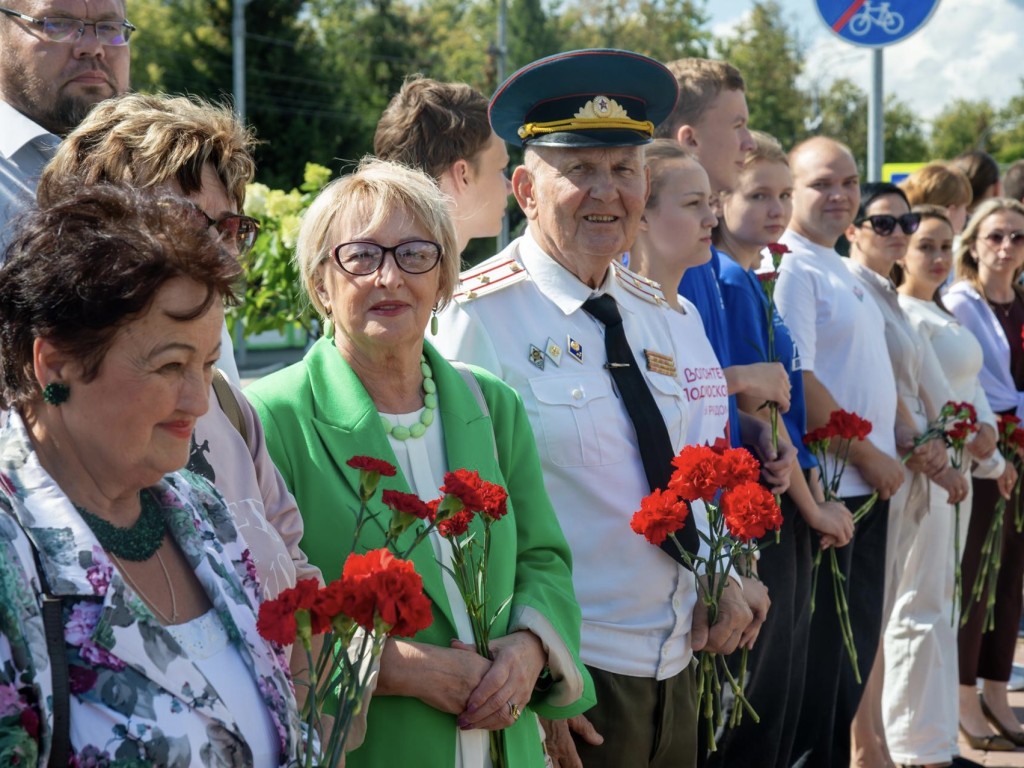 Память героев почтили на мемориалах в день 100-летия Озер