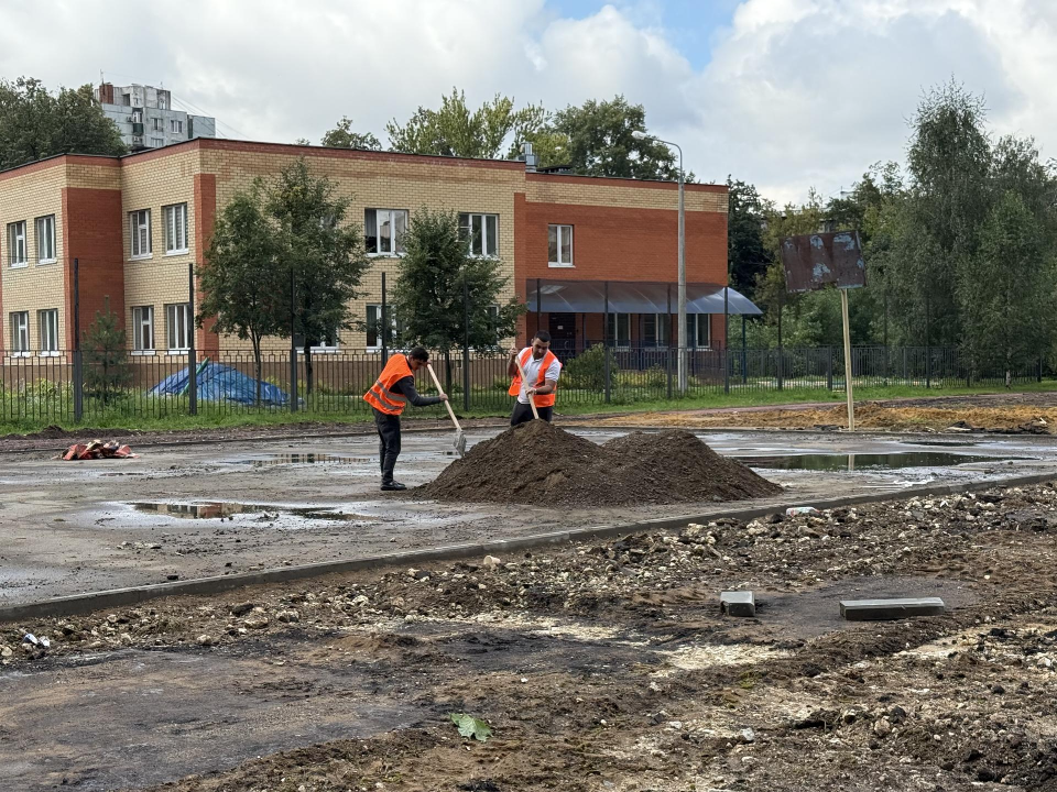 На территории гимназии №1 в Люберцах до 28 августа обустроят спортивный стадион