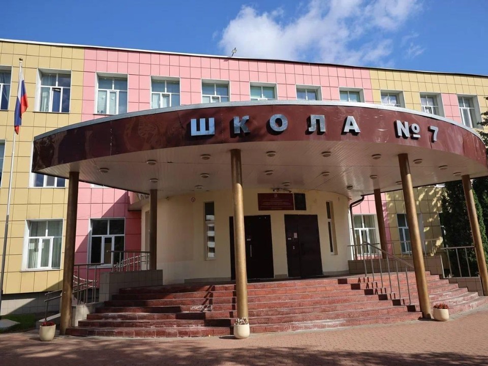 В школе №7 родителям учеников показали обновленные кабинеты