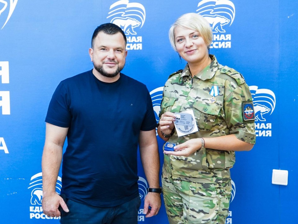 Спасает раненых бойцов: фельдшера СВО из Шатуры поздравили с Днем офицера