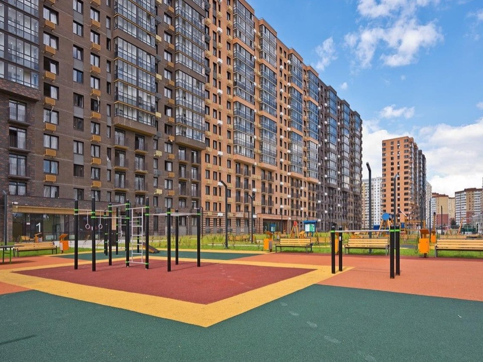 В двух корпусах строящегося ЖК в Балашихе приступили к монтажу лифтов