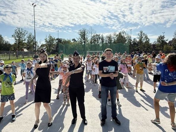 Красногорские полицейские устроили зарядку в городском лагере