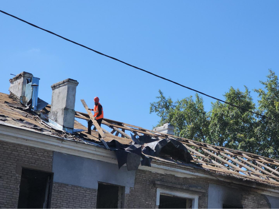 Снос аварийного дома на улице Кожуховской в Люберцах закончат к концу августа