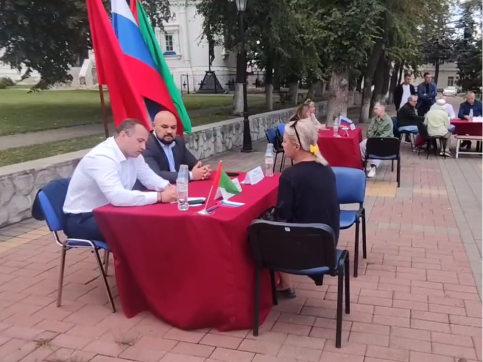 Выездная администрация приехала прямо на площадь Тимофеева
