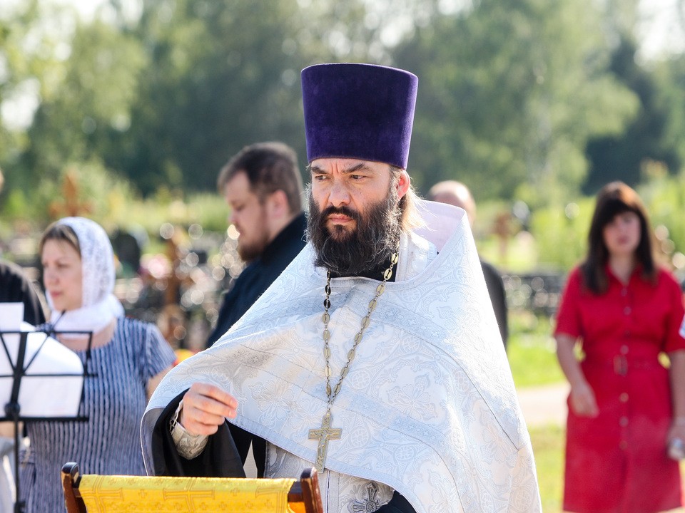 Строит храмы и дает наставления: что известно о священнике Валерии Сосковце