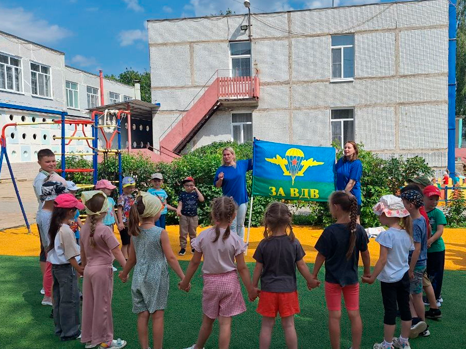 Маленькие зарайцы примерили на себя роль десантников