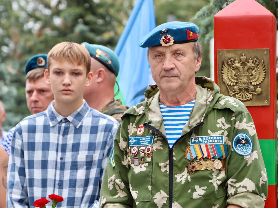 В Ступине отметили День ВДВ: десантники, ветераны и жители собрались у памятника воинам-интернационалистам
