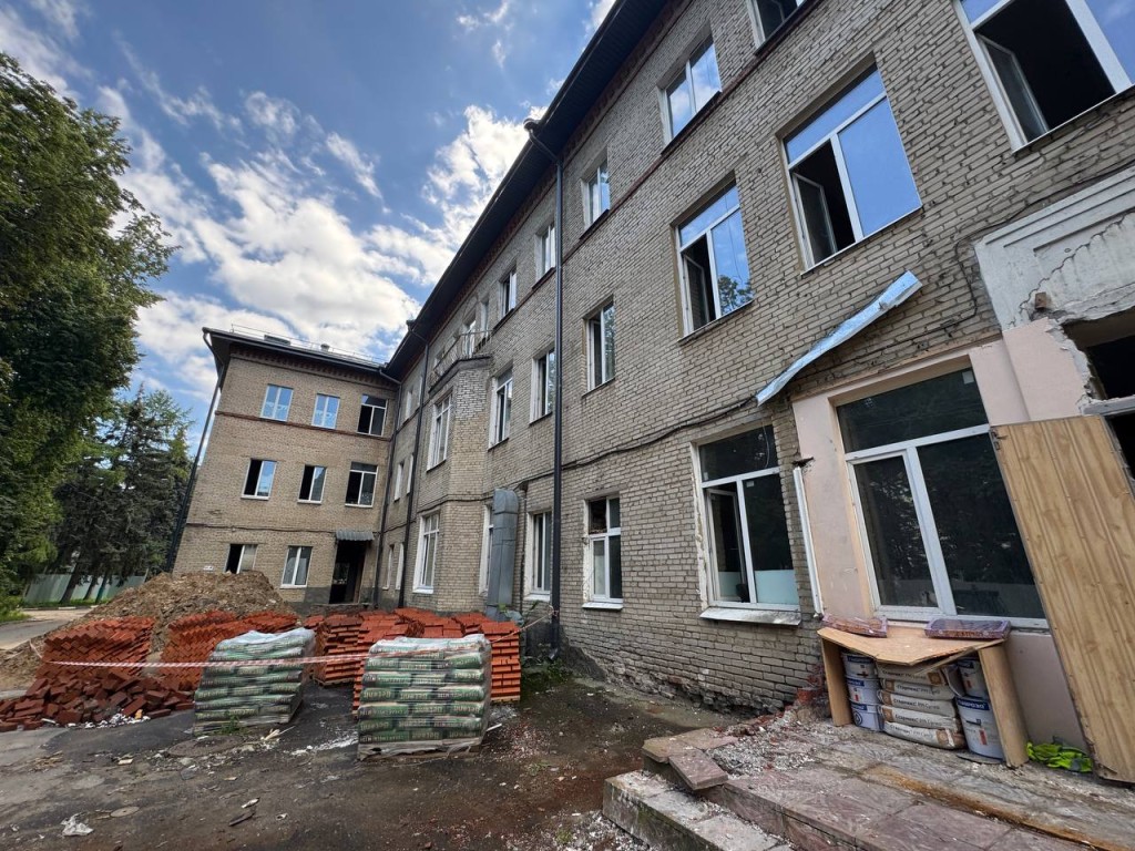 В хирургическом корпусе лыткаринской больницы укрепляют фундамент