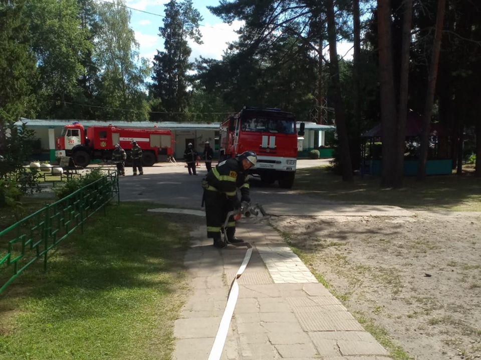 В Шатуре спасатели потушили условный пожар в детском лагере «Изумрудный»