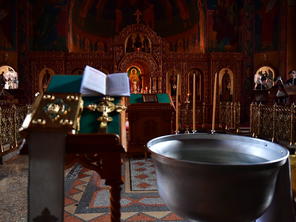 Стало известно, действительно ли крещение ребенка родителями-атеистами