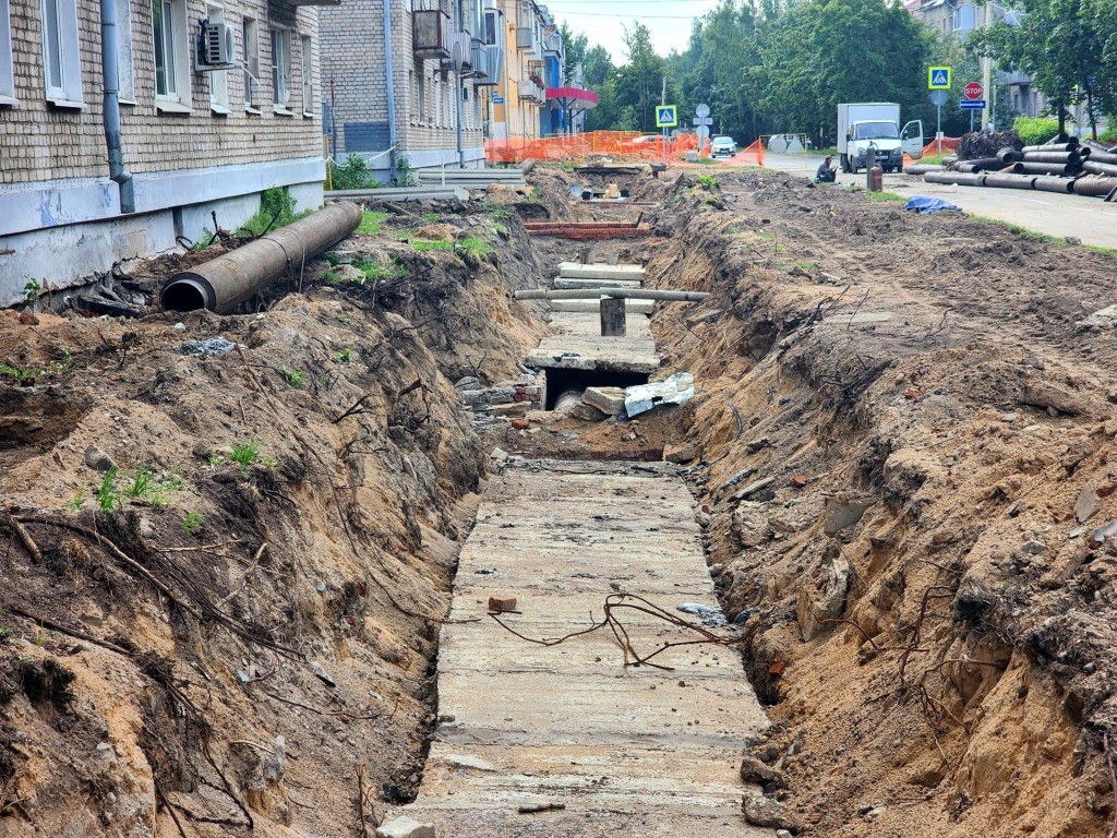 На Ленинградской улице в Дубне расширили участок ограждения в связи с работами на теплосети