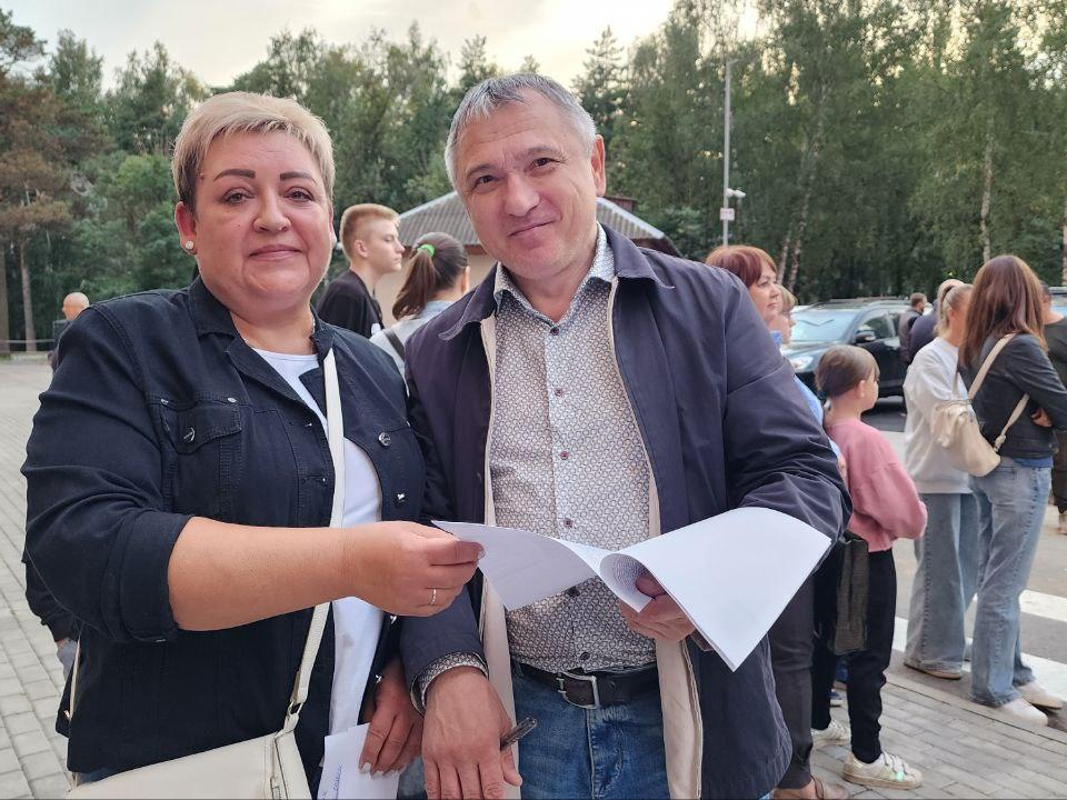 Переселенцам из аварийного жилья в Дмитрове выдали договоры на новые квартиры