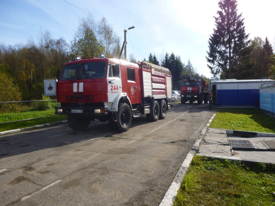 Пожарные потушили горящий автомобиль на Минском шоссе