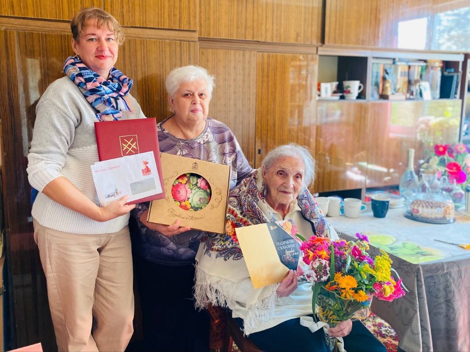 Русскую и рузскую англичанку поздравили со 100-летием