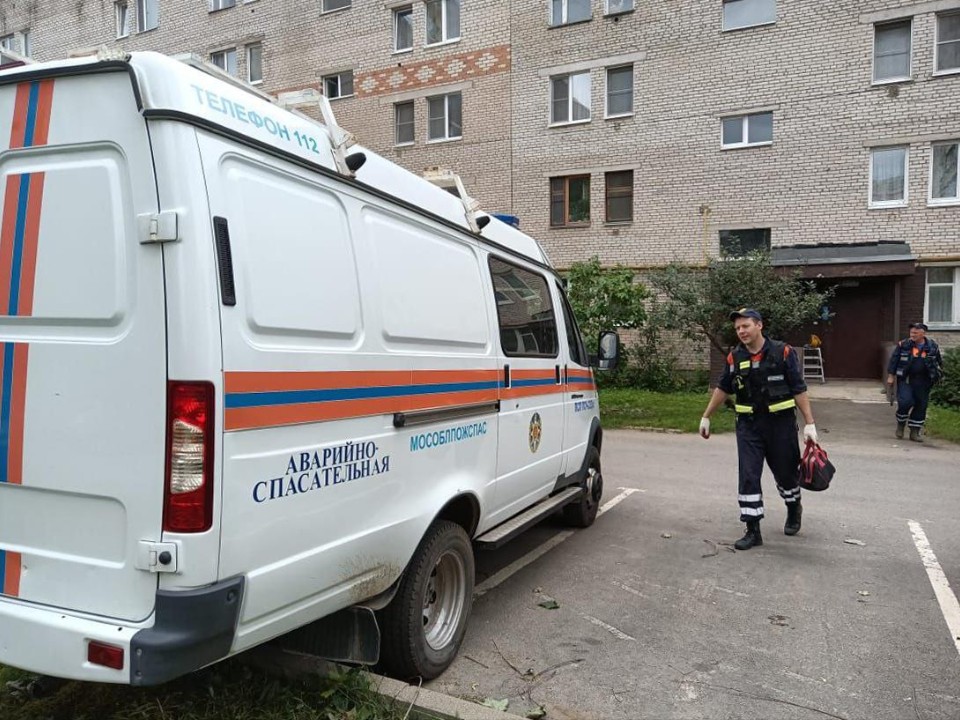 Спасатели освободили пенсионерку из запертой квартиры в поселке Рыбное