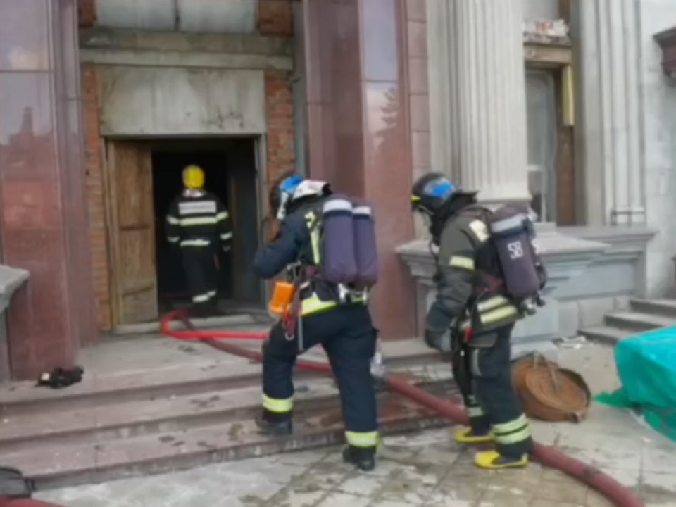 Пожар в коттедже по соседству с домом Киркорова локализован на площади 600 «квадратов»