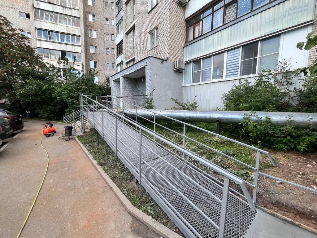 В Пушкино установили пандус в жилом доме на улице Марата