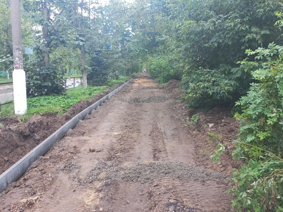 На улице Пушкина в Электростали ремонтируют тротуар