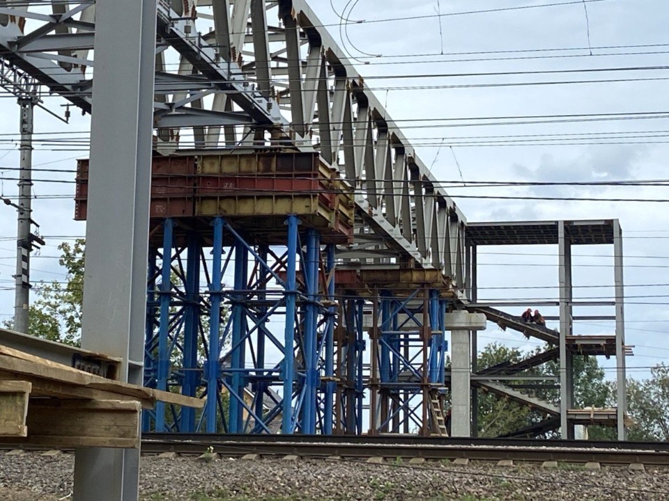 В Лобне стартовал новый этап строительства надземного перехода