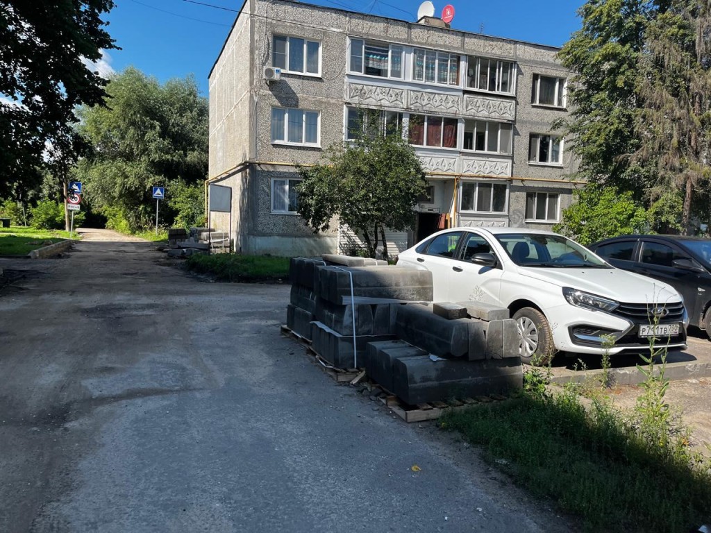 В Золотове сделают дополнительную парковку и благоустроят двор на ул. Московская